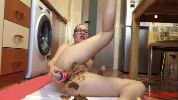EllaGilbert – Yellow Full Of Shit Tights – FullHD/1080p/1.31 GB